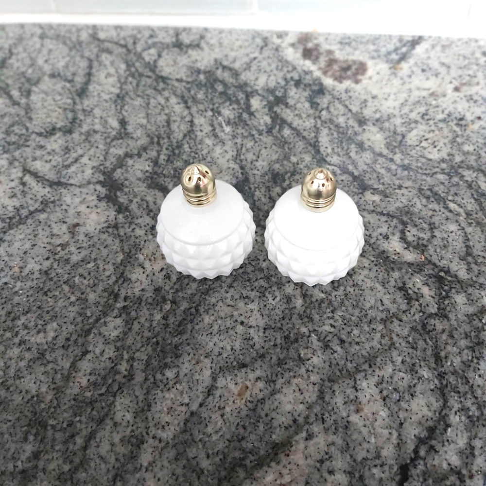 Milk glass